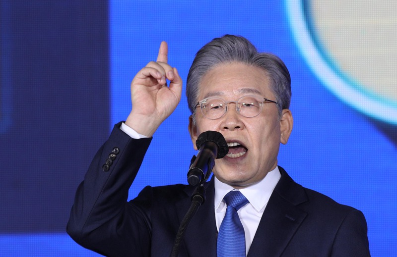 南韓執政黨「共同民主黨」10日提名現任京畿道知事李在明為下屆總統候選人。 歐新社