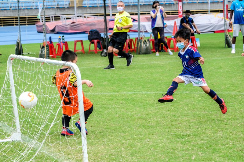 臺北市幼兒足球錦標賽今天在涼爽舒適的天氣下登場。圖／大漢行銷提供