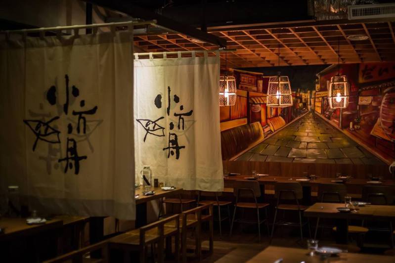小方舟串燒酒場位於台南東區林森路二段上，是當地小有名氣的晚餐、宵夜場名店。圖／台南謝宅提供。