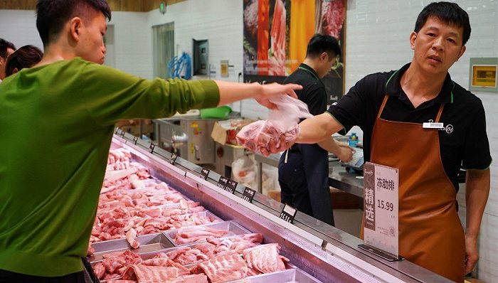 大陸第三季豬肉產量激增至三年高位，因生產商去年建造了數千個大型養殖場。（圖／取自界面新聞）