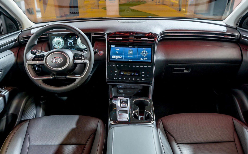 國產化大改款Hyundai Tucson L車內標配雙10.25吋數位儀表與中控...