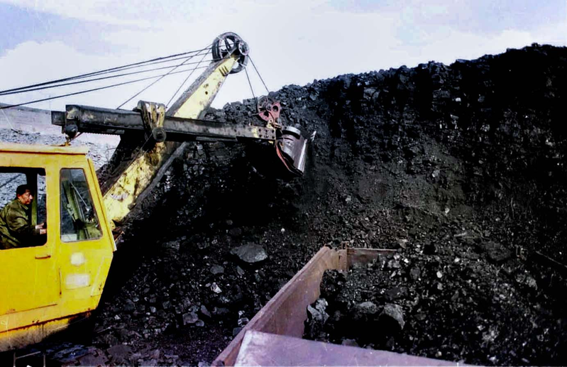圖為陝西省神木市準備運往外地的煤炭。新華社