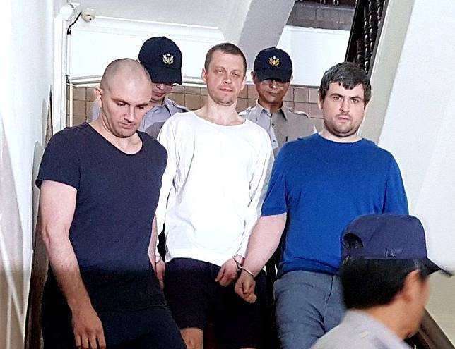 第一銀行盜領案主嫌拉脫維亞籍安德魯(中)、羅馬尼亞籍米海爾(右一)、摩爾多瓦籍潘可夫。資料照片。圖／聯合報系資料照片
