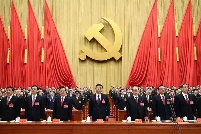 中共十九大六中全會下月8日在北京召開，重頭戲是審議通過「中共中央關於黨的百年奮鬥重大成就和歷史經驗的決議」。圖為2018十九大開會。新華網