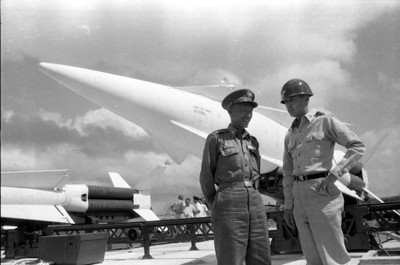 1958年台北市「勝利女神力士型飛彈發射台」完成，邀請中外記者參觀。圖／聯合報系資料照片