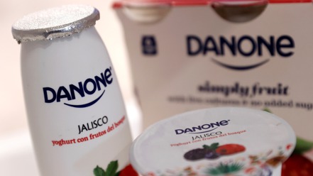 法國乳品巨擘達能（Danone）表示，將透過調漲價格的方式保護利潤。（路透）
