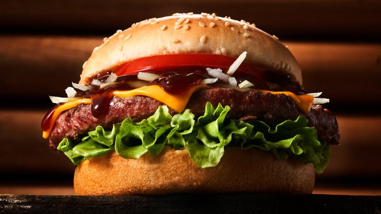美國BBQ重磅厚牛堡，單點99元。圖／Q Burger提供