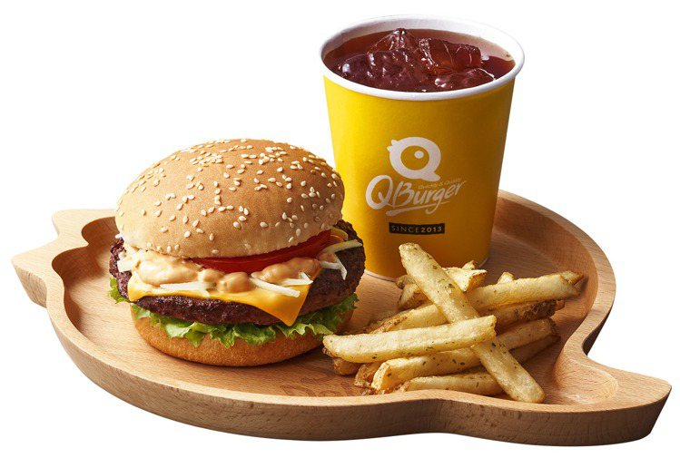 「美國經典重磅厚牛堡」，套餐每套135元。圖／Q Burger提供