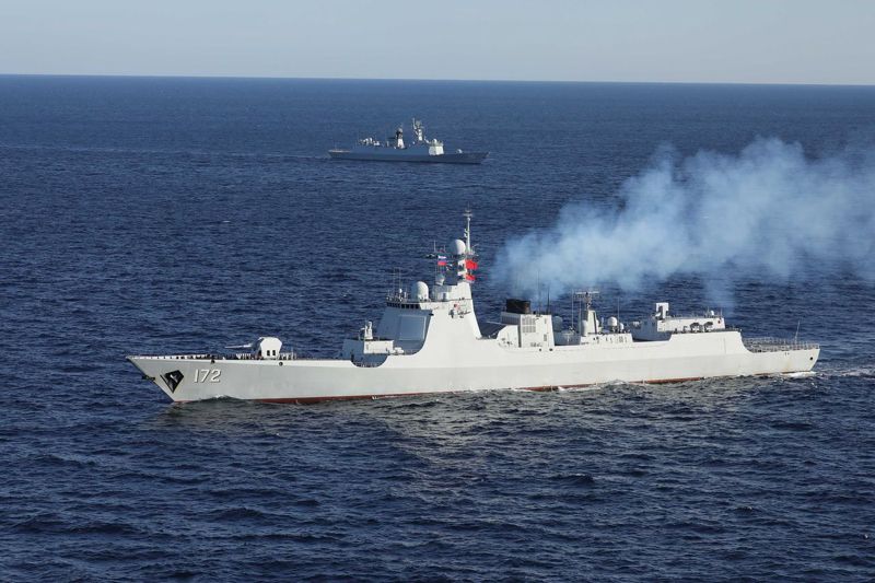 參加中俄「海上聯合-2021」軍演的解放軍「昆明艦」。圖／取自多維