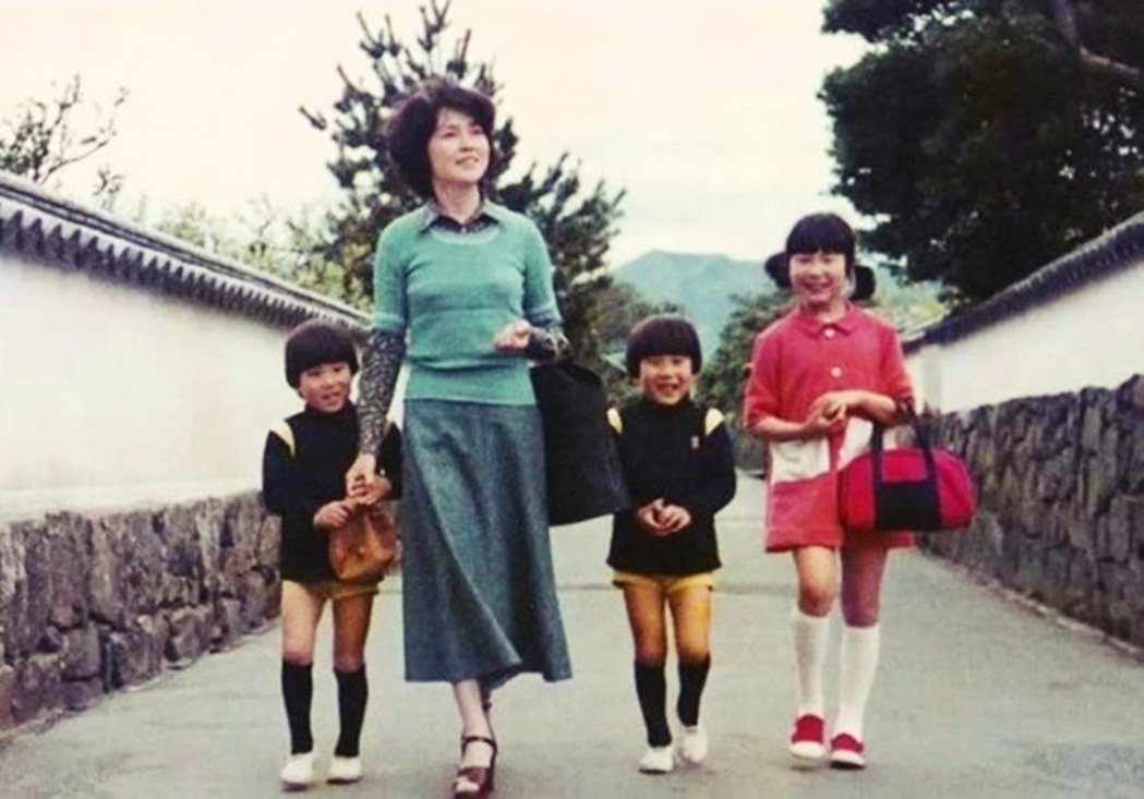 「如果真的回來了，我想帶她去大自然裡走走...」1975年橫田一家人的家族旅行，...
