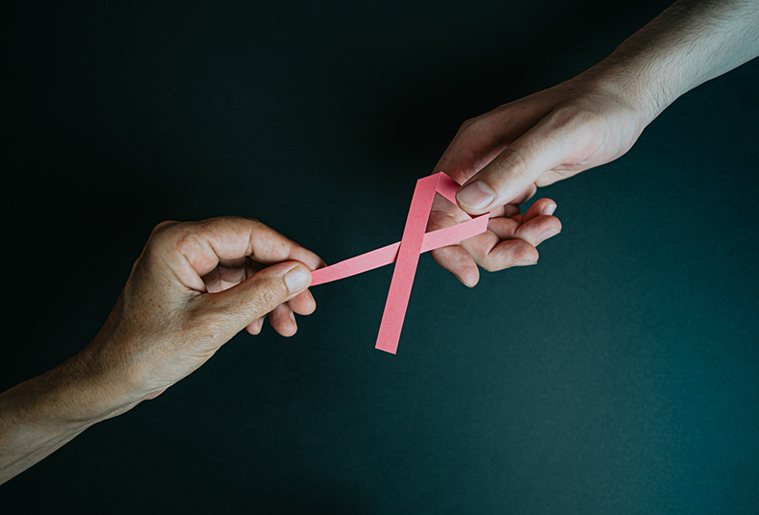 約有三成女性未定期接受乳房X光攝影篩檢，原因多為感覺身體健康或生活忙碌而忽略檢查...