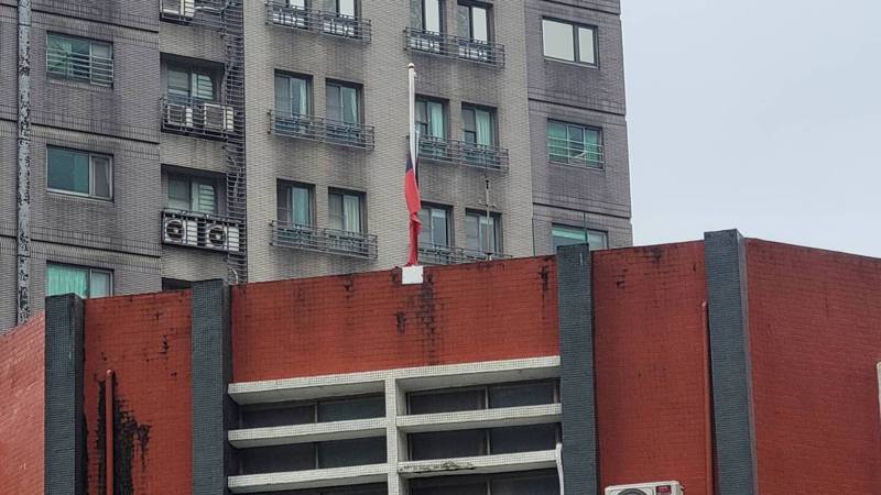 高雄「城中城」大火造成46死，今天全國降半旗以示哀悼。記者游明煌／攝影