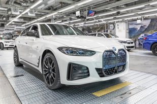 慕尼黑廠成立近百年的先例　全新BMW i4純電轎跑正式下線！