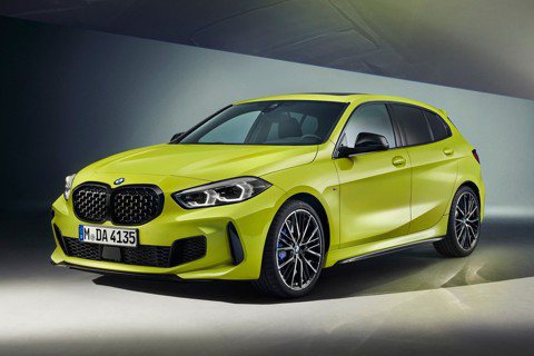 2022全新年式BMW M135i xDrive登場 優化懸吊 新增BMW M車色！