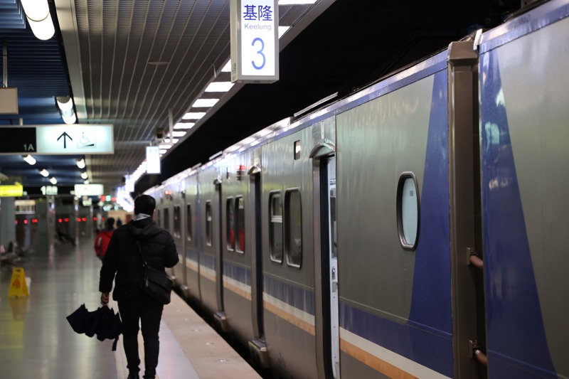 目前從基隆火車站搭車通勤到台北上班上學的基隆人很多，若不能一站到台北必須轉乘，勢必引起反彈。圖／聯合報系資料照片