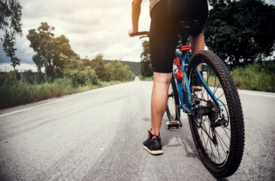 重訓、跑步、快走、跳舞、騎腳踏車等，都是可以有助增加骨密度。 圖／freepik