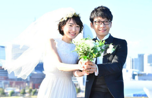 日本女星新垣結衣今年5月與男星星野源宣布結婚，但卻因為分居婚被質疑是否婚姻生變。圖／截自推特