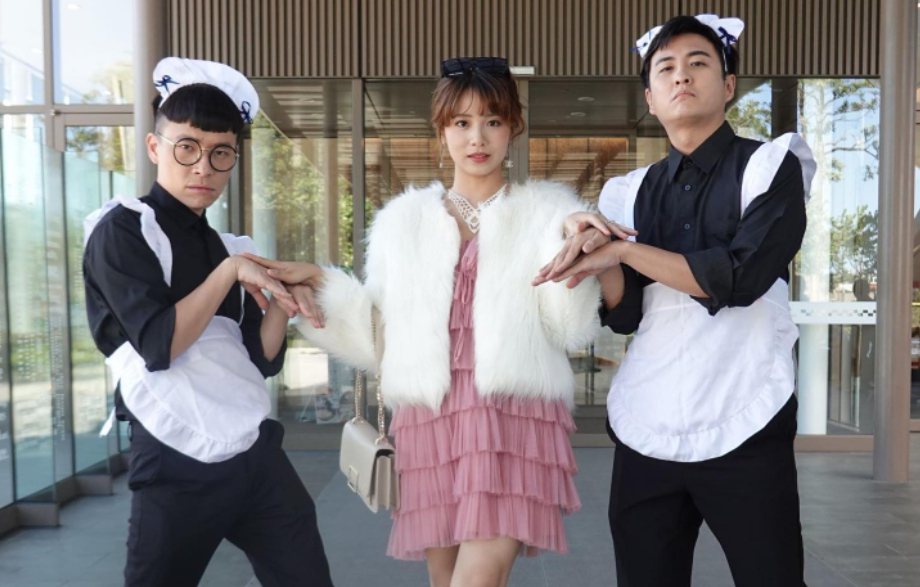 黃靖倫（右起）、王上菲、游小白在「女力報到-愛的故事」搞笑扮演貴婦與男傭戲碼。圖／TVBS提供
