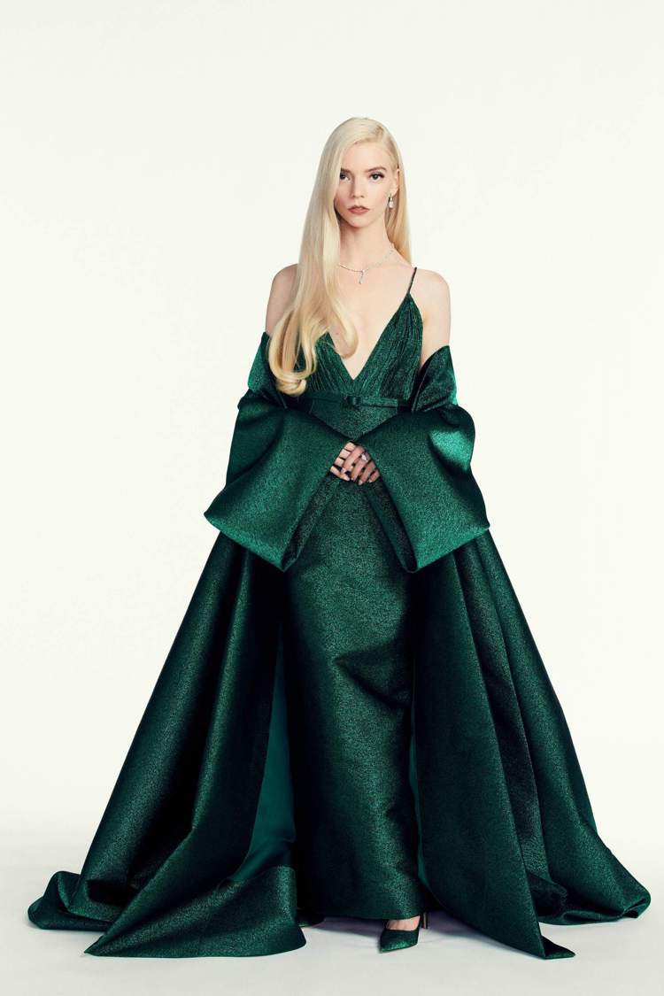 安雅泰勒喬伊在今年金球獎上穿的DIOR綠色禮服讓人印象深刻。圖／DIOR提供