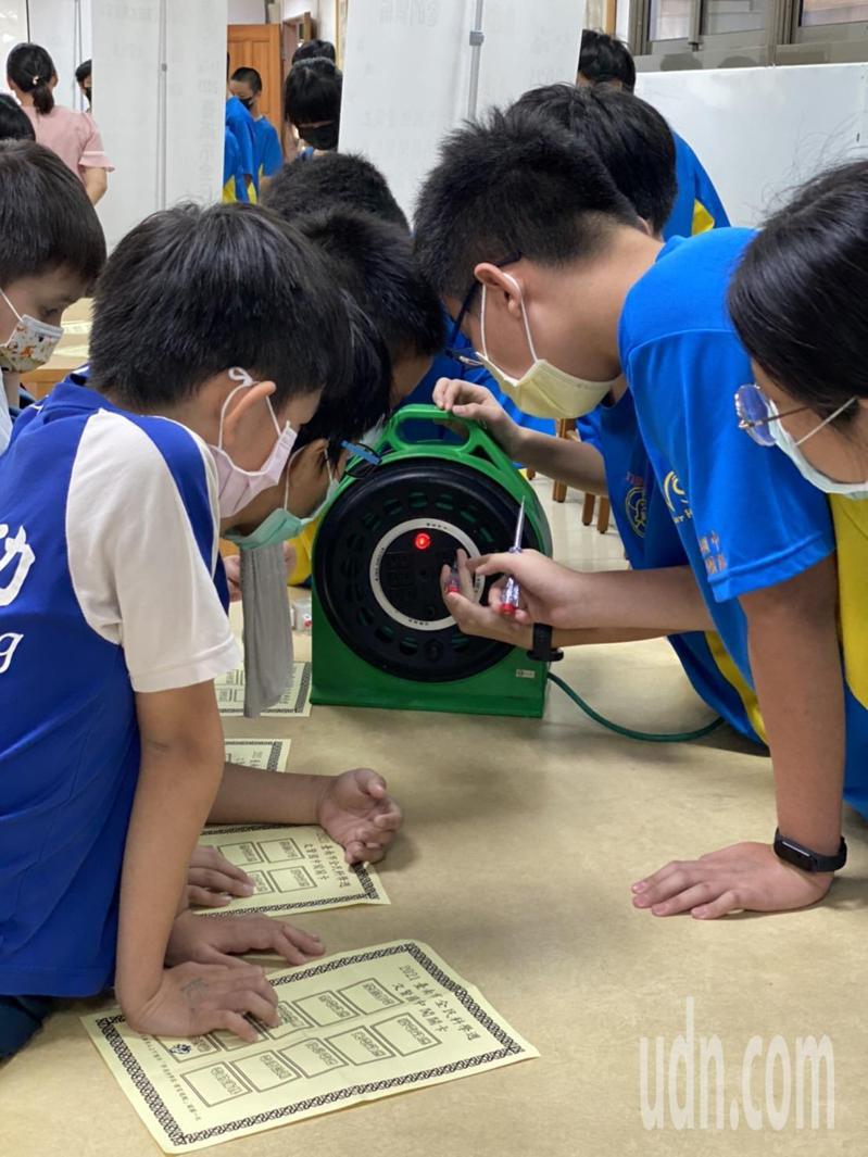 台南市全民科學周已登場，26所國中學生透過探索與體驗，為科學教育扎根。記者鄭惠仁／攝影
