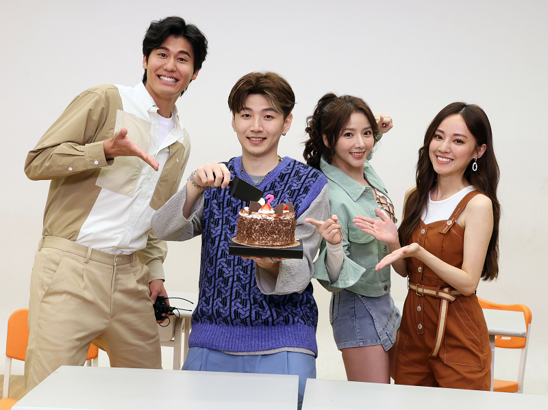 風田（左起）、斯辰、宋羽荮和安婕希主持「娛樂關鍵字」。圖／Vidol提供