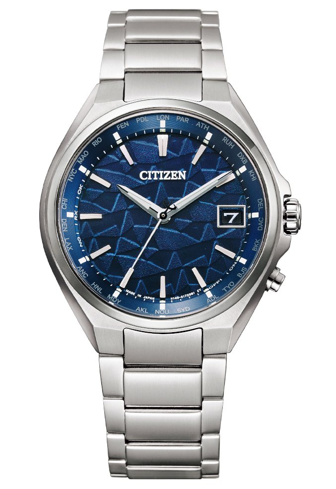 CITIZEN光動能電波對時CB1120-68L腕表，鈦金屬表殼、表鍊，約24,900元。圖／CITIZEN提供
