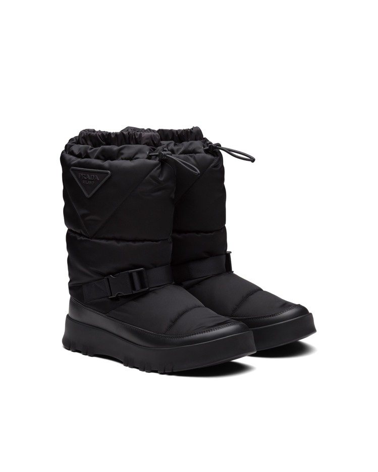 Prada Chalet期間限定店獨家商品-再生尼龍華達呢雪靴，50,000元。...