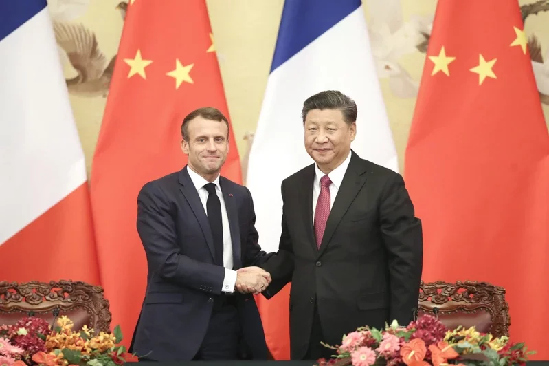 圖為2019年法國總統馬克宏與中國國家主席習近平在北京人民大會堂會談。(中新社)