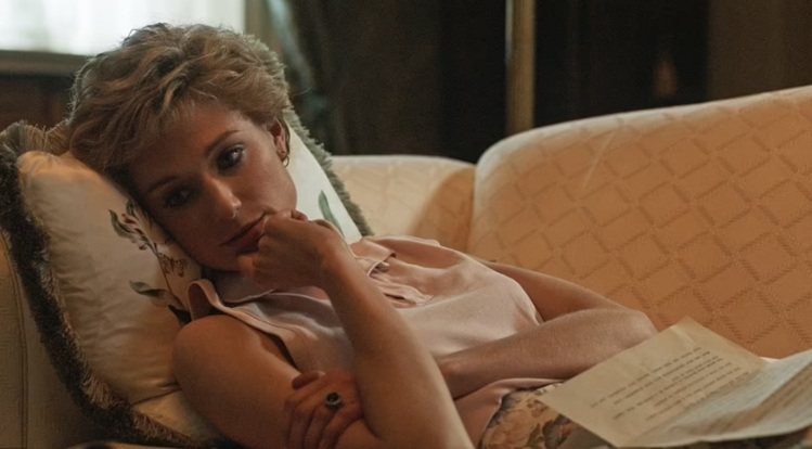 伊莉莎白戴比基要在「王冠」第5季扮演婚姻陷入谷底的黛安娜。圖／摘自imdb