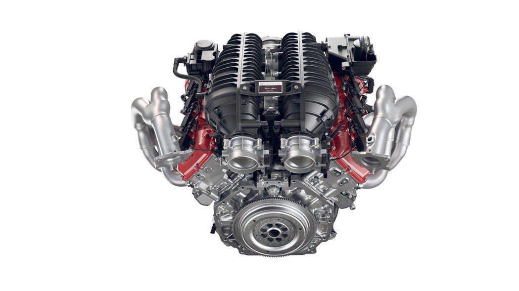 5.5升V8自然進氣DOHC引擎，能爆發670hp最大馬力和63.5kg-m扭力...