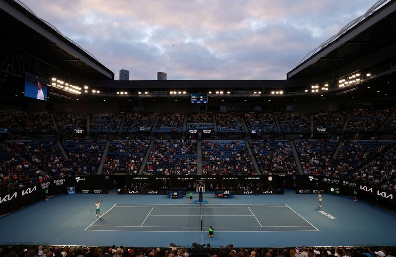 澳洲網球公開賽（Australian Open）主辦州維多利亞州州長今天表示，不會特別豁免沒打疫苗的球員參賽，這可能讓尋求衛冕冠軍的喬約克維奇（Novak Djokovic）無法出戰。 路透社