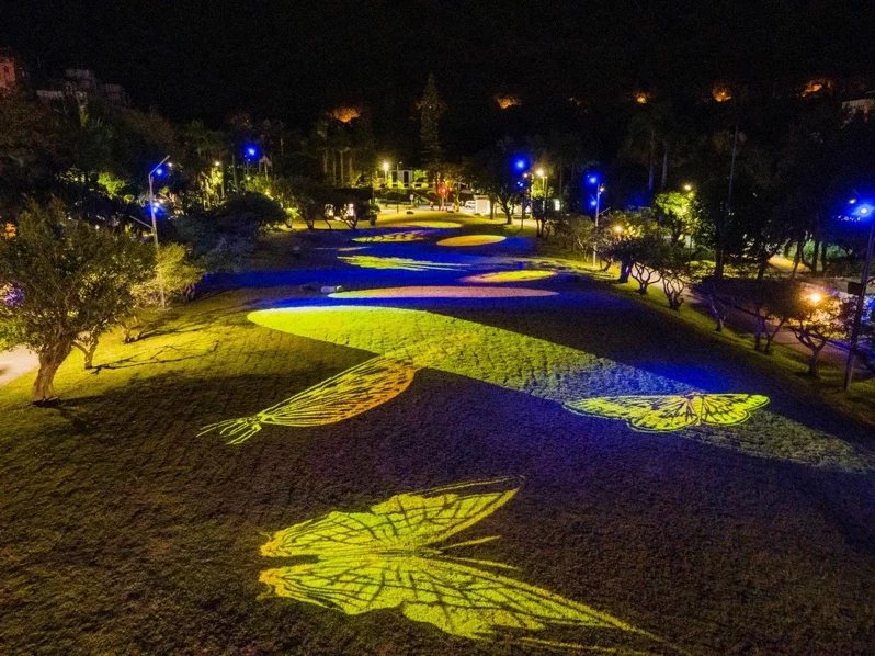 宜蘭「跑馬古道公園」前晚揭幕，夜晚的藝術光雕秀非常好看，為礁溪鄉增添一處新亮點。...