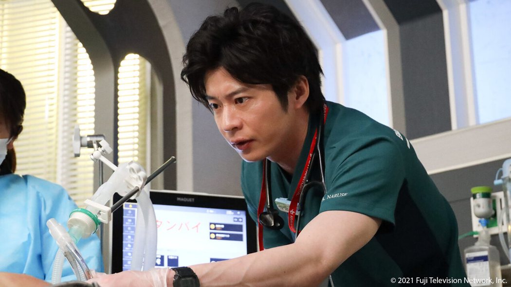 在《灰姑娘藥師》中飾演前輩的田中圭，在本劇飾演「學長」角色。圖／翻攝 KKTV
