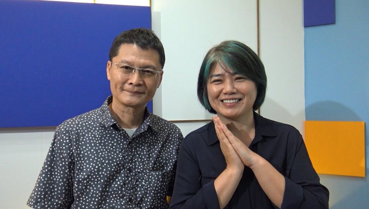 「俗女2」導演陳長綸（左）、嚴藝文錄製影片向日本觀眾問候。圖／華視、CATCHPLAY提供