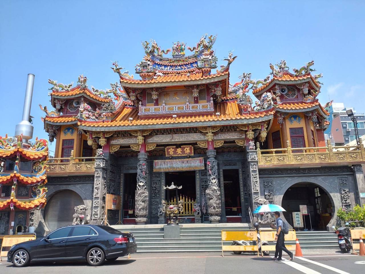 保安路的保安宮是台南市中西區南廠的信仰中心，內有彩繪大師潘麗水、潘岳雄父子的作品...