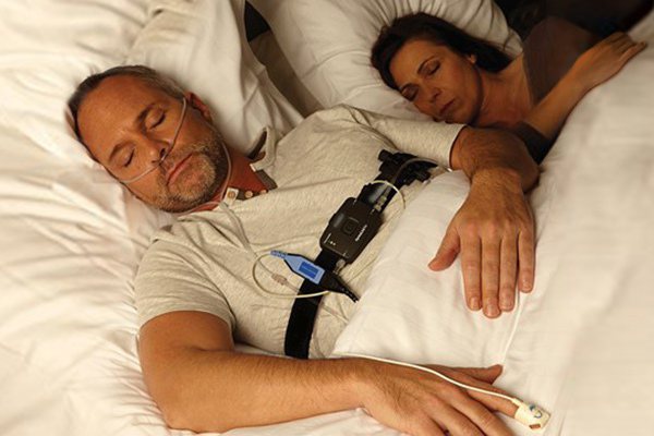 居家睡眠監測無需到醫院睡一晚，也能在家做到監控，大幅紓解睡眠中心排檢不易的難題。...