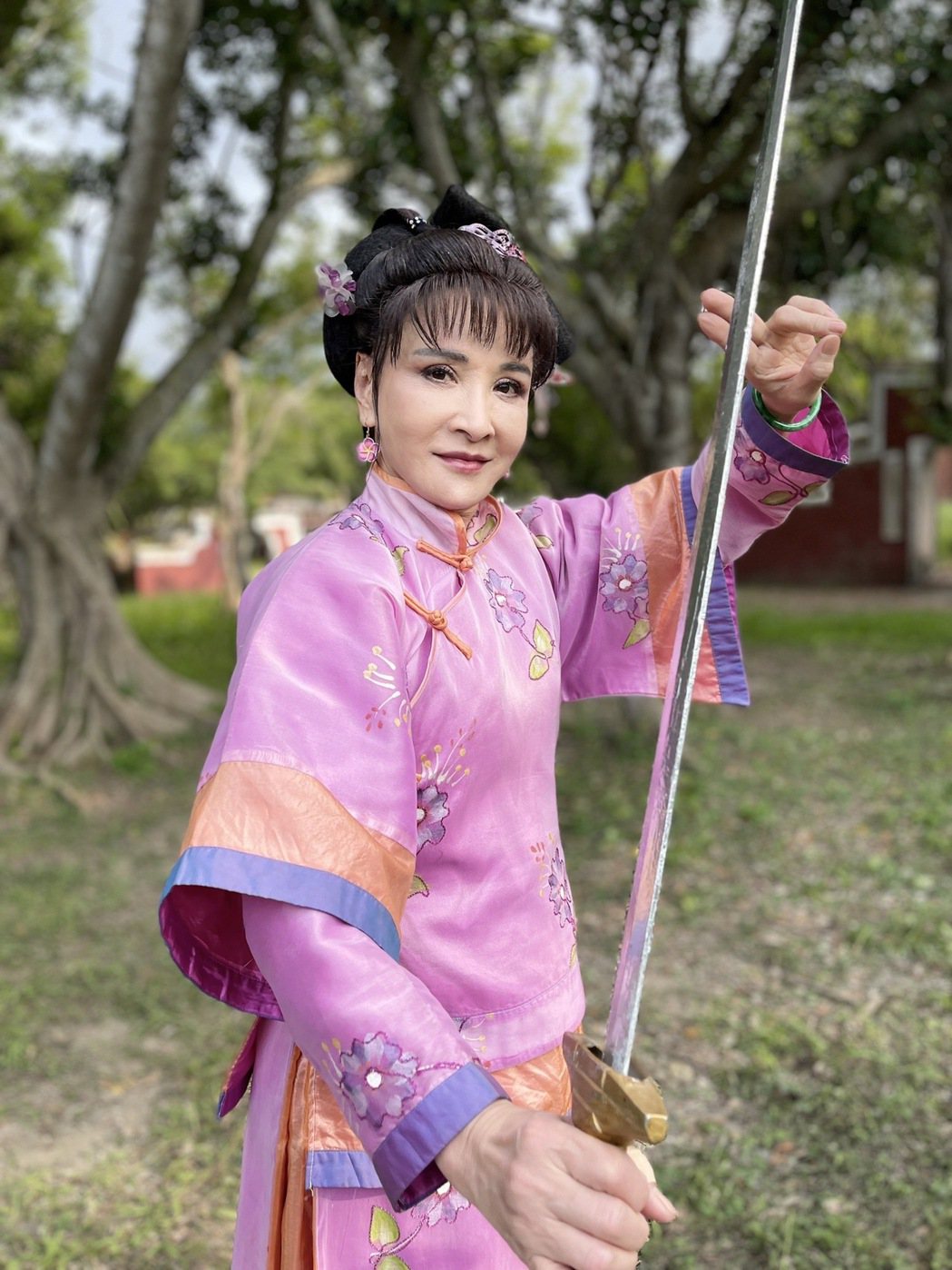 黃香蓮在「新台灣奇案」中扮回女裝。圖／民視提供