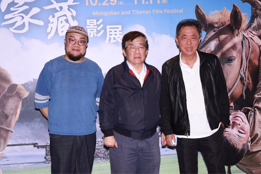 葉天倫（左起）、李祐寧與朱延平出席「2021蒙藏影展」開幕茶會。記者王聰賢／攝影