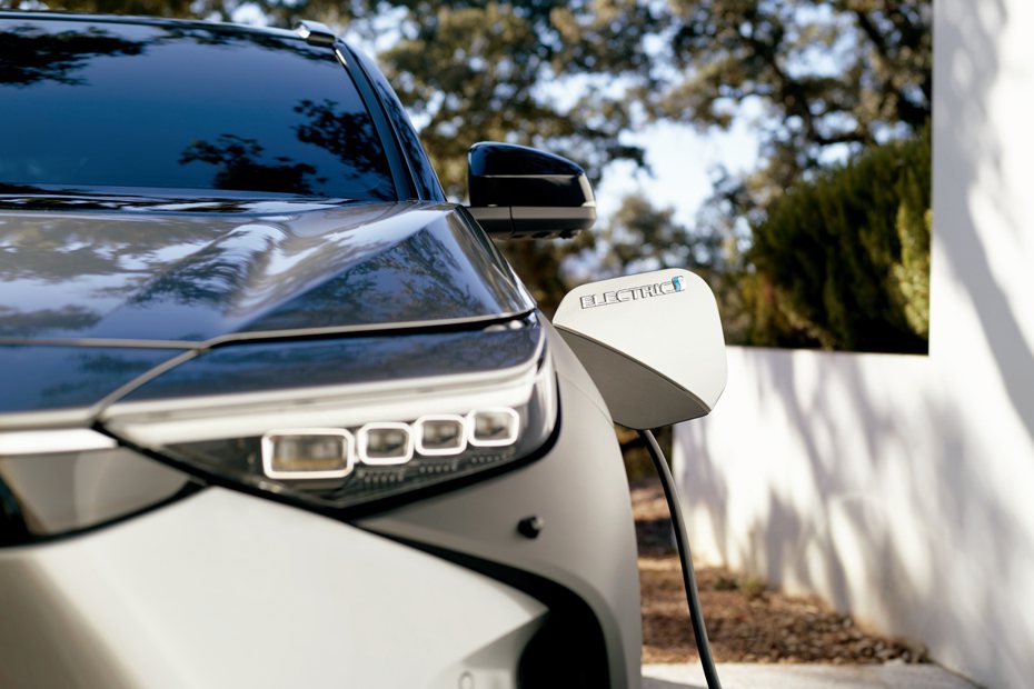 全新bZ4X將是品牌第一款純電動車。圖為歐規Toyota bZ4X。 摘自Toyota