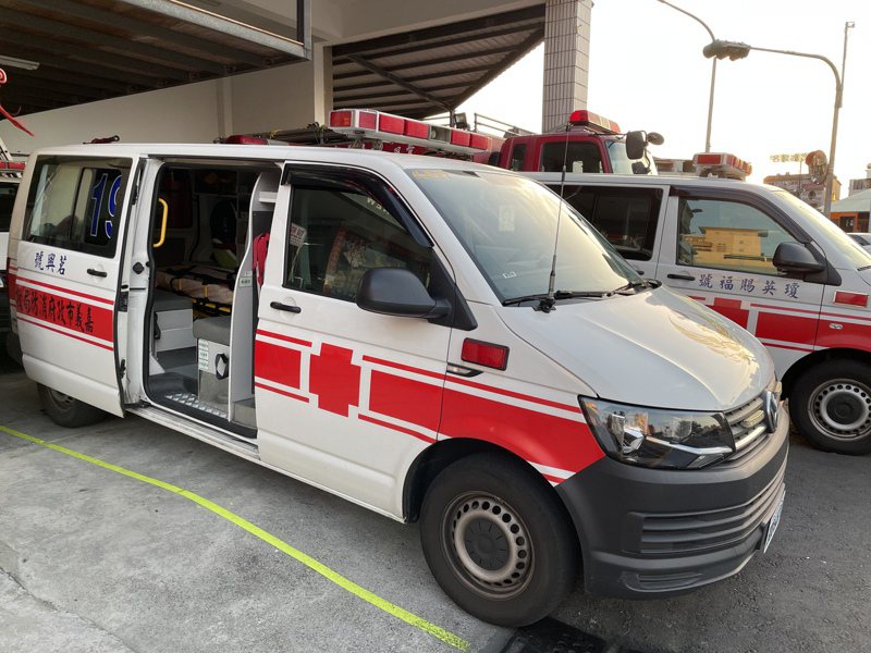 嘉市府消防局針對非緊急情況搭救護車，近5年已收費149件。記者林伯驊／攝影