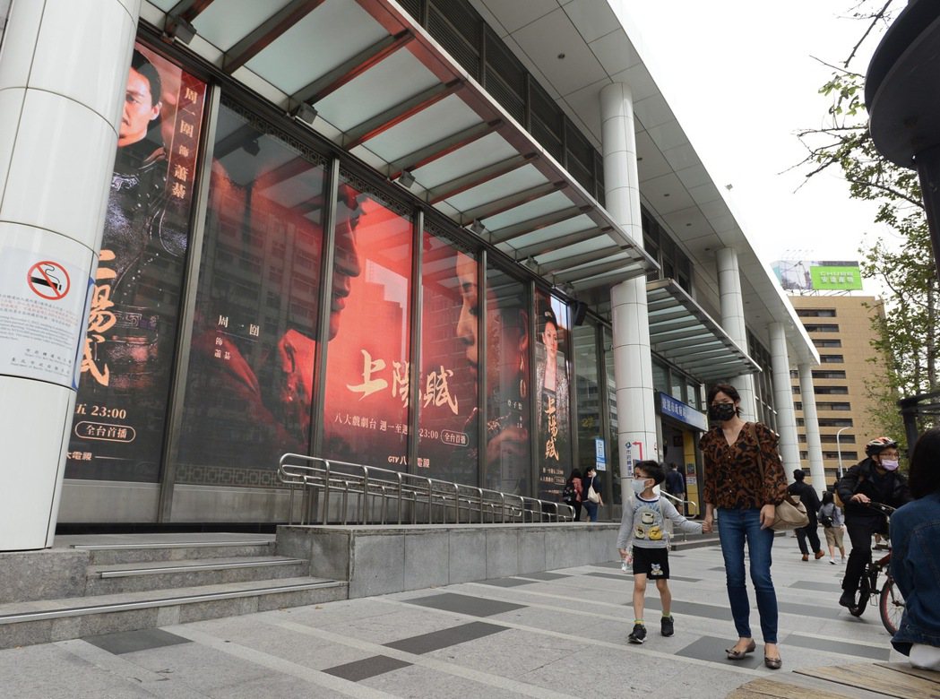 章子怡、周一圍主演「上陽賦」廣告現身大台北。圖／八大電視提供