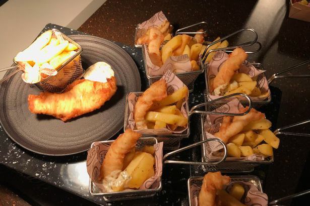 聯合國氣候大會供應的菜單上少不了蘇格蘭經典美食，像是炸魚和薯條。圖／取自COP26菜單介紹影片