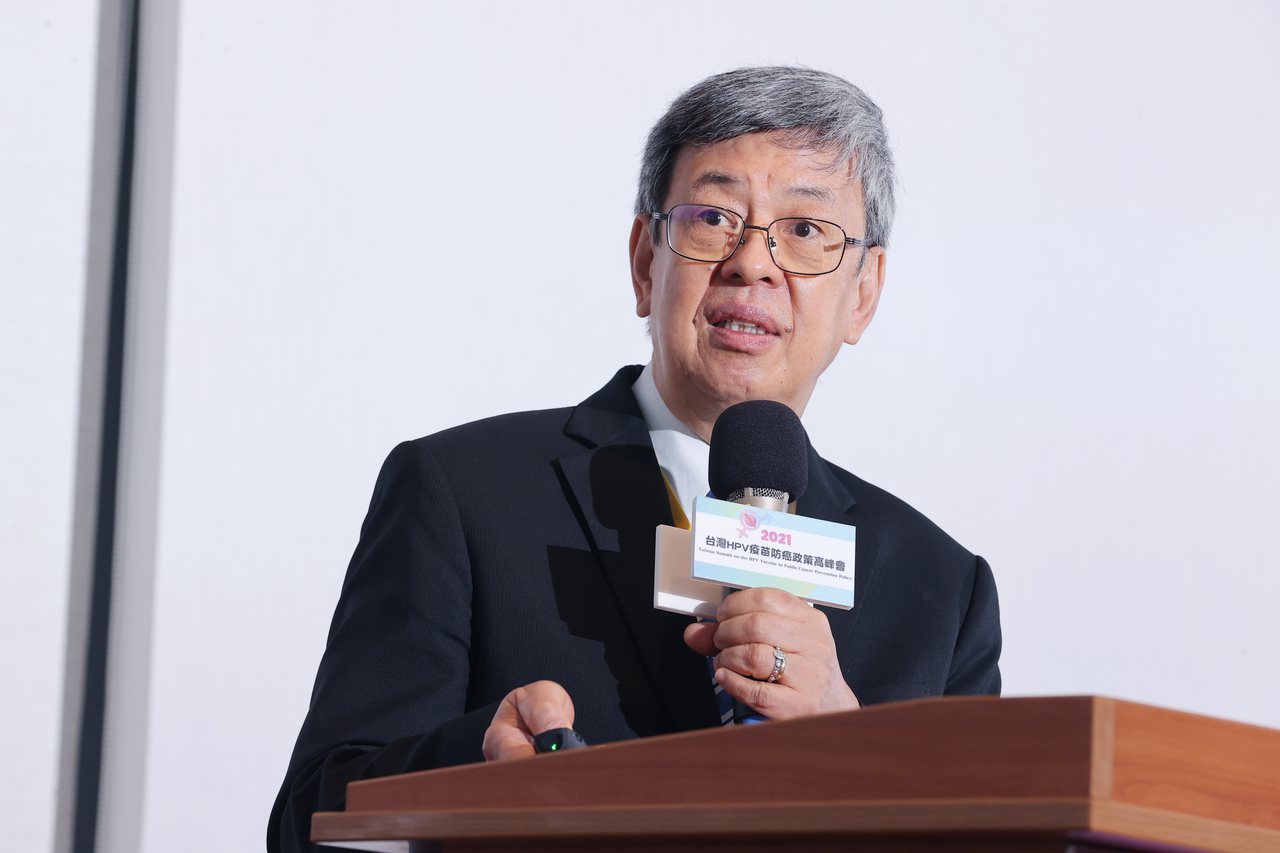 陳建仁院士受邀出席二〇二一台灣HPV疫苗防癌政策高峰會，以「台灣HPV研究回顧與現況」為題發表演說。<br />記者許正宏／攝影