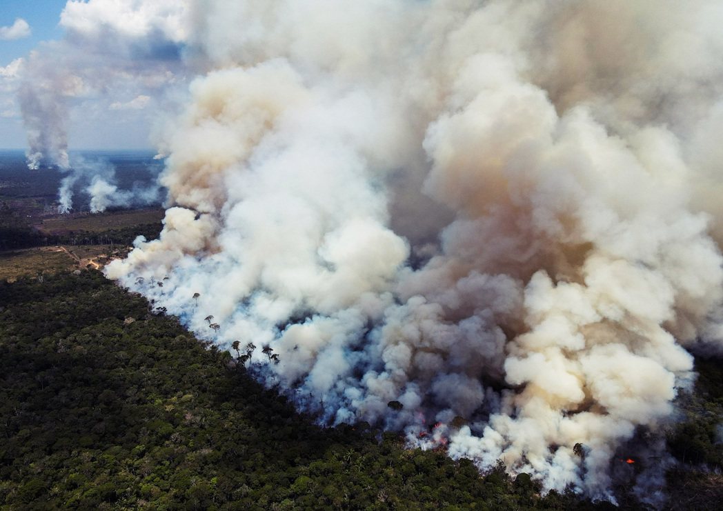 2021年9月巴西亞馬遜雨林的燃燒現場。 圖／路透社