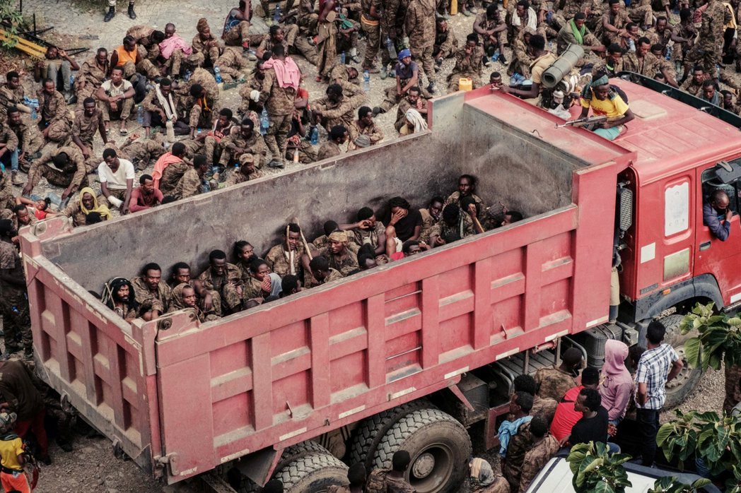 ７月份，提格雷人民解放陣線的凱旋式，在提州首府遊街展示衣索比亞政府軍的數萬名「投...