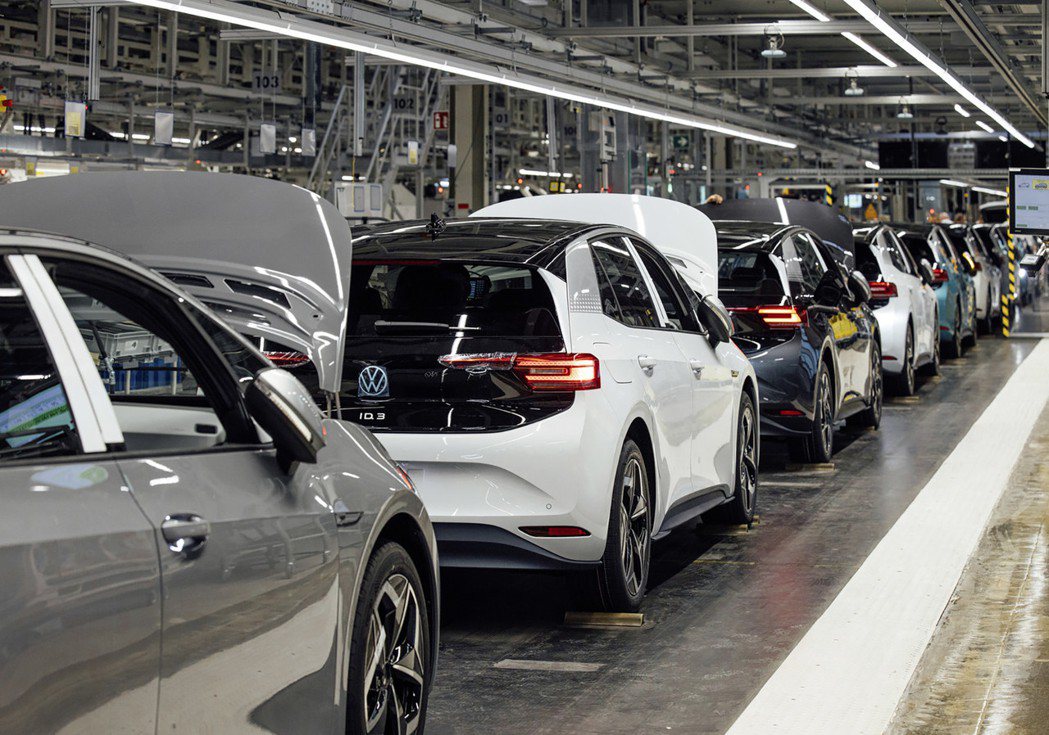 全球主要品牌對於電動車的資源及生產都相當積極。 摘自Volksawagen