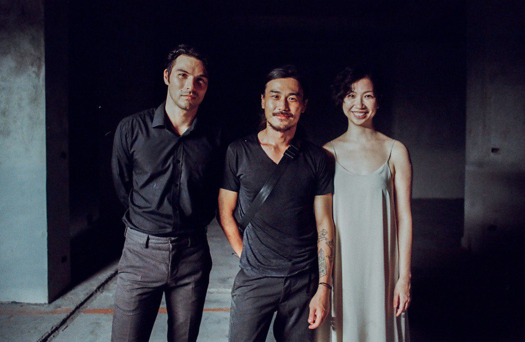 蘇珮卿(右起)與導演陶磊、鳳小岳合作。圖／漂流樂集提供