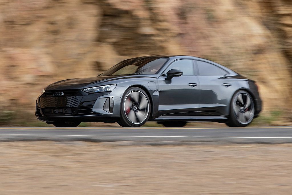 Audi e-tron GT與Audi RS e-tron GT有別於一般跑車的...