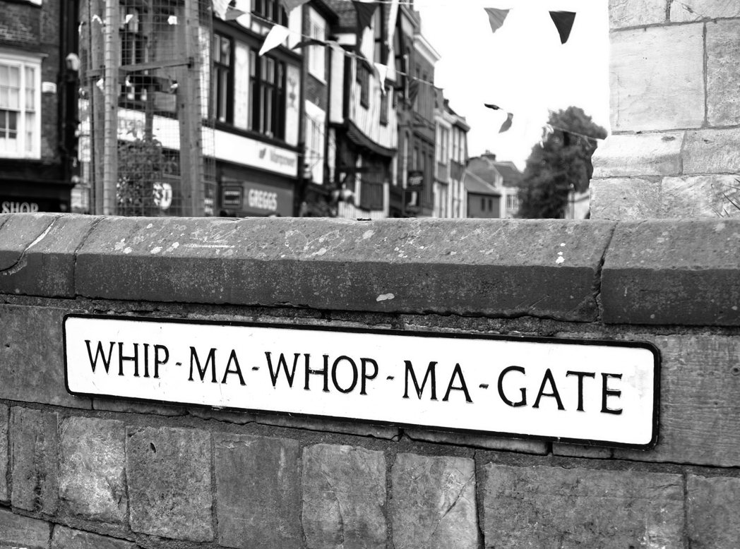 惠普瑪霍普瑪門（Whip-Ma-Whop-Ma-Gate），其名意思為「既不是這...