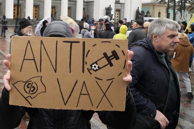 乌克兰疫情因Delta变异株而复燃，单日新增病故攀升至世界第3，即便如此，很多乌克兰人依不愿打疫苗。美联社(photo:UDN)